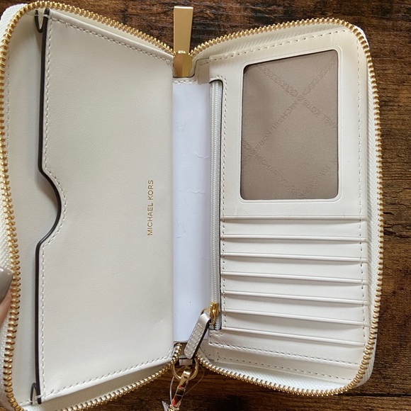 New Michael Kors wristlet - Picture 2 of 2